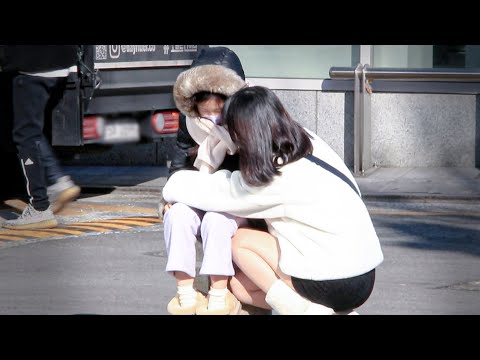 Видео: Что, если вы увидите, как ребенок плачет после потери родителей? | Social Experiment