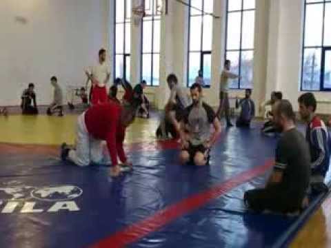 Видео: Бувайсар Сайтиев делится опытом с молодыми тренерами нашей школы