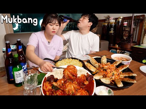 Видео: Mukbang | Острые перепончатые осьминоги с лапшой, жареными кнедликами и кукурузным сыром