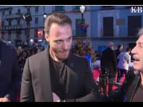 Видео: Ответ Керема на вопрос «Почему ты с Ханде» свел Ханде с ума.