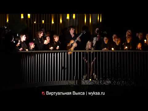 Видео: «Бонд с кнопкой» - акустика в ночном парке с хором