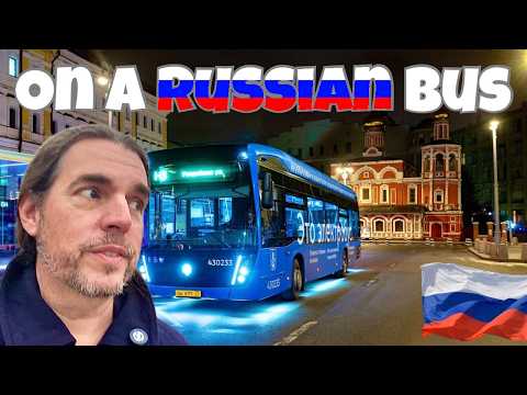 Видео: 🇺🇸АМЕРИКАНЕЦ едет на РУССКОМ автобусе!🇷🇺Один в Москве!🚔🌖🗑️
