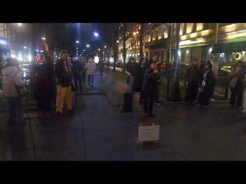 Видео: Уличные музыканты Питер Даниил Капустин на Большой Конюшенной 2 ноября ч3 - Рюмка водки на столе