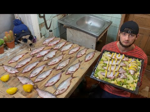 Видео: НЕЖНЫЙ КАРАСЬ В ЧЕСНОЧНОМ СОУСЕ | УЛОВ НА БАЗЕ