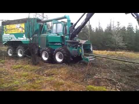 Видео: самоходный измельчитель древесины