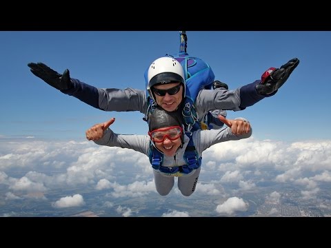 Видео: Прыжки с парашютом в Волгограде. Тандем прыжок 23.07.16.