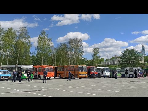 Видео: Выставка ретро автобусов в честь 100 лет автобусного движение в Екатеринбурге!