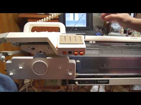 Видео: Вязание шапки в режиме двухфонтурного жаккарда (ч.2)