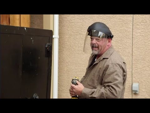 Видео: КУПИЛИ БОЛЬШОЙ СЕЙФ НЕ ЗНАЯ ЧТО ВНУТРИ