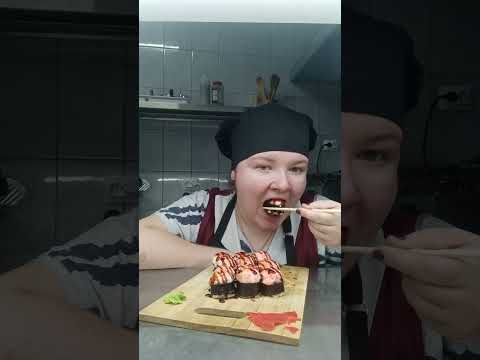 Видео: МУКБАНГ Запечённые роллы 🤤