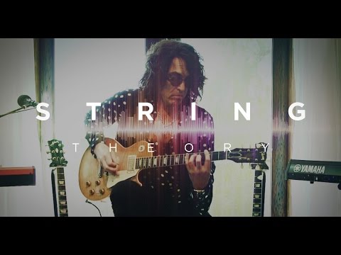 Видео: Эрни Болл: Теория струн с участием Пола Стэнли из KISS