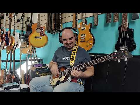 Видео: Hofner Shorty Violin Bass Sunburst. Обзор бас-гитары.