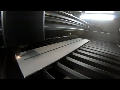 Видео: CO2-лазер xTool P2; работает с нержавеющей сталью и Cermark