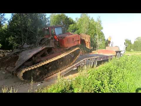 Видео: Трактор - ТДТ-55 эвакуирует скандинавские лесные машины.