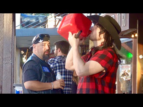 Видео: Деревенщина пьёт бензин в общественном месте!