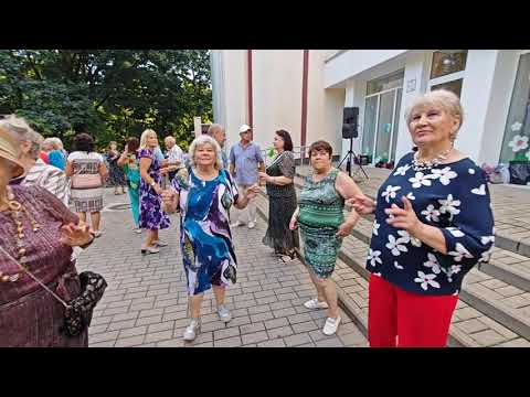 Видео: 10.08.24г...КАЗАХСКИЙ ХИТ... звучит на танцполе в Гомельском парке...