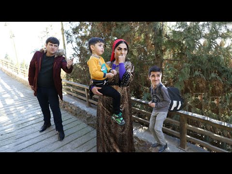 Видео: Зану фарзандоша барои 10 Сомон аз хона зада сур кард