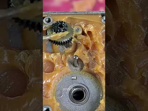 Видео: Разные виды смазки #факты #технологии #авто