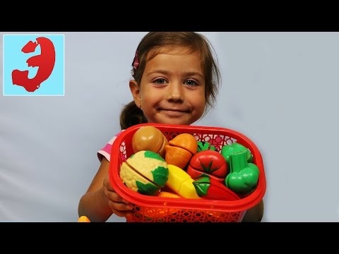 Видео: Учим английский язык с Эмилюшей. Фрукты и овощи на английском. Режем фрукты,овощи