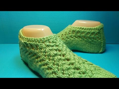 Видео: #715 Ажурные тапочки спицами /следки без швов