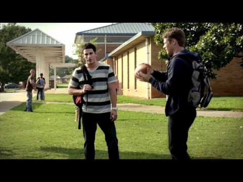 Видео: S01E03 Тайлер кидает мяч в Стефана