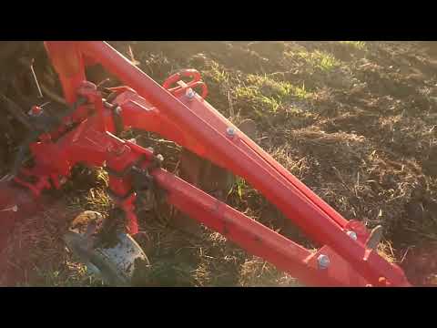 Видео: Все згниє, а коробка лишиться. Оранка на "10 см" плугом Віракс 2-25 на Шифенгу 160 Турбо Інтеркулер
