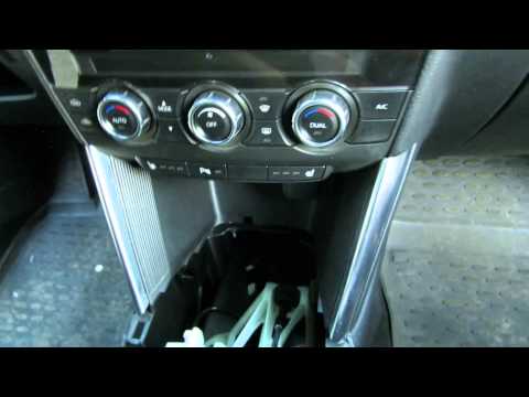 Видео: Снятие блока управления климатом Мазда СХ-5