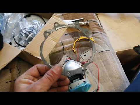 Видео: Замена ксеноновых линз на biled aozoom a3+ на Toyota Camry 40