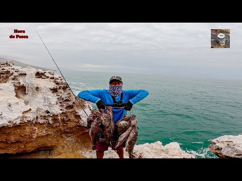 Видео: Лучшие уловы бараков в скалах. || Лучшие видео о рыбалке.