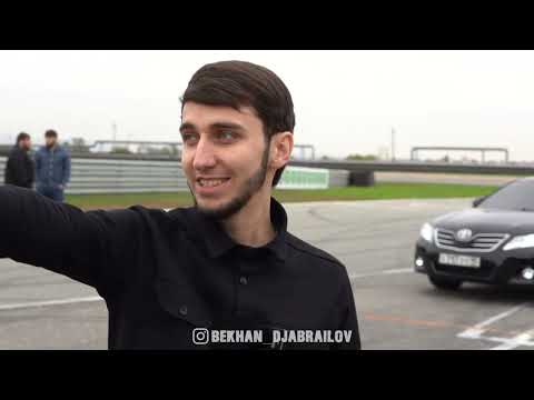 Видео: Гонка Приора без турбины vs Камри 3.5 45 кузов