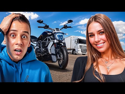 Видео: ЛИЗА ВПЕРВЫЕ на МОТОЦИКЛЕ! ГОРДЕЮ ОЧЕНЬ СТРАШНО😬ПОКАТУШКИ на DUCATI XDIAVEL 150л.с.🔥