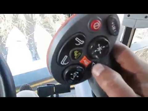 Видео: Уборка кукурузы комбайном  NewHolland tc-5.90