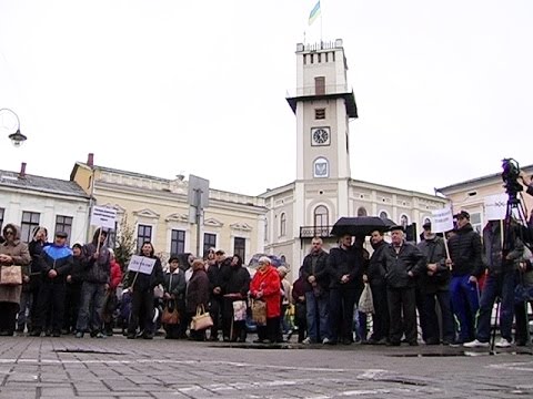 Видео: Коломияни штурмували кабінет міського голови