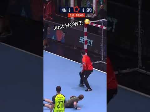 Видео: Just how?! 😳 #handball #sport #гандбол