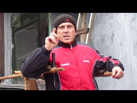 Видео: Как правильно отжиматься на брусьях