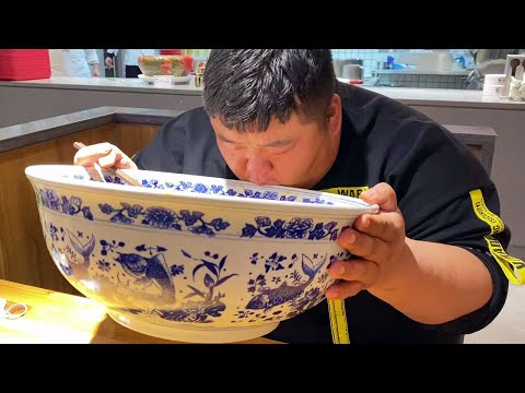 Видео: Брат Обезьяна бросил вызов "Говяжий рамэн" и выиграл 1000 юаней через 30 минут!