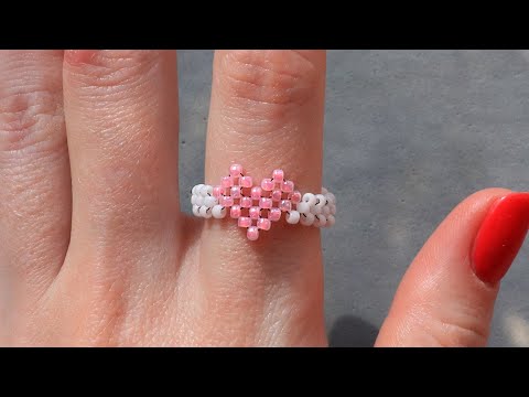 Видео: Как сплести кольцо из бисера с сердечком — простой туториал