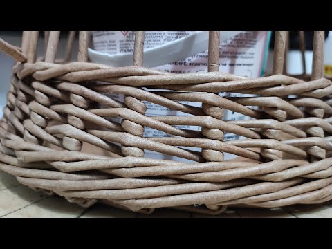 Видео: Корзина-поднос. Поднятие стоек, начинаем плести стенки
