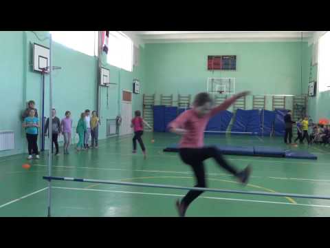 Видео: Прыжки в высоту 3 класс 2017