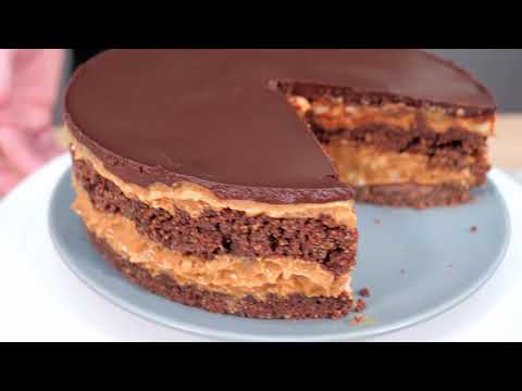 Видео: СМЕТУТ СО СТОЛА ВМЕСТЕ С ТАРЕЛКОЙ! ТОРТ СНИКЕРС БЕЗ ВЫПЕЧКИ!