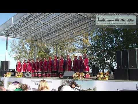 Видео: "Над окошком месяц, под окошком ветер" в исполнении  русского народного хора имени Е.Попова