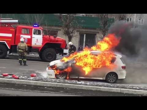 Видео: Машина горит