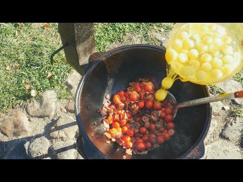 Видео: ЯИЧНИЦА ПО ЦАРСКИ В КАЗАНЕ НА КОСТРЕ