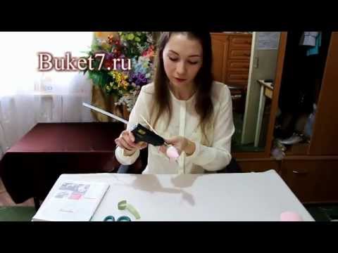 Видео: Бутон розы из конфеты и гофрированной бумаги Мастер-класс