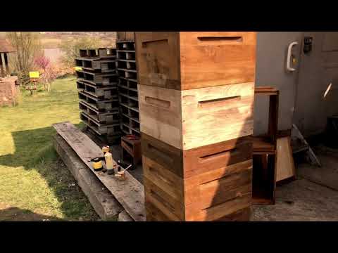 Видео: Чем красить улья