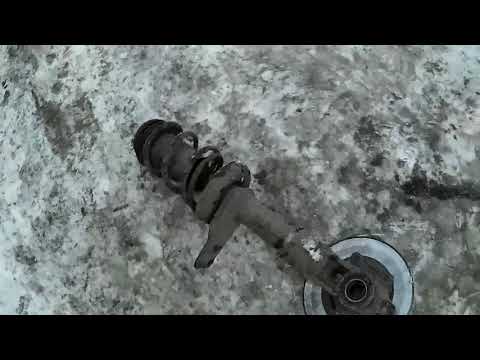 Видео: Замена передней пружины Вектра а