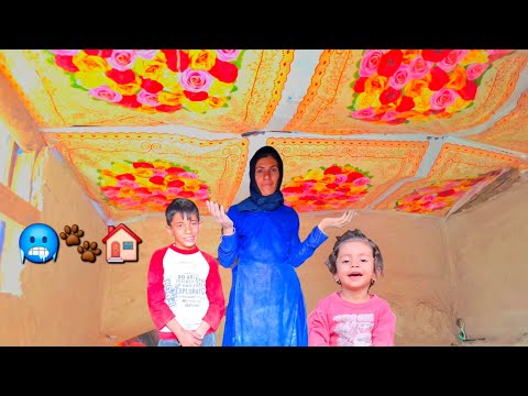 Видео: Бездомная мать накрыла крышу хижины, чтобы защитить ее от снега и диких животных.