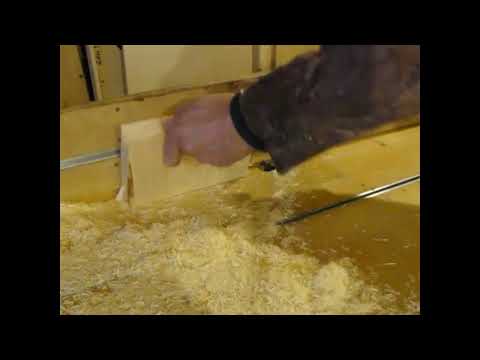 Видео: Изготовление боковых планок для рамок на фрезере