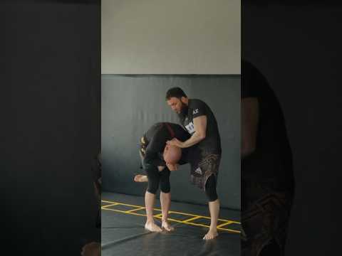 Видео: ЗАШИТА ОТ ПРОХОДА В НОГИ, ВЫХОД НА «болевой»