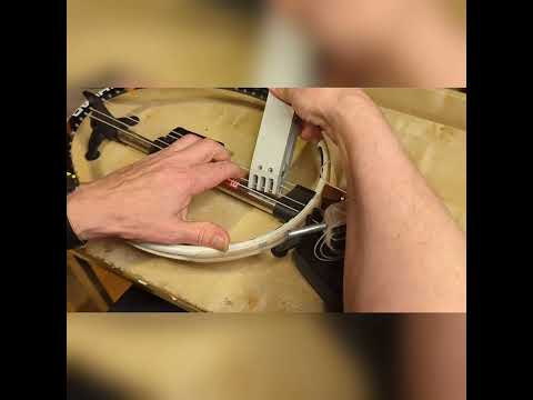 Видео: принцип натяжки теннисной ракетки на станке